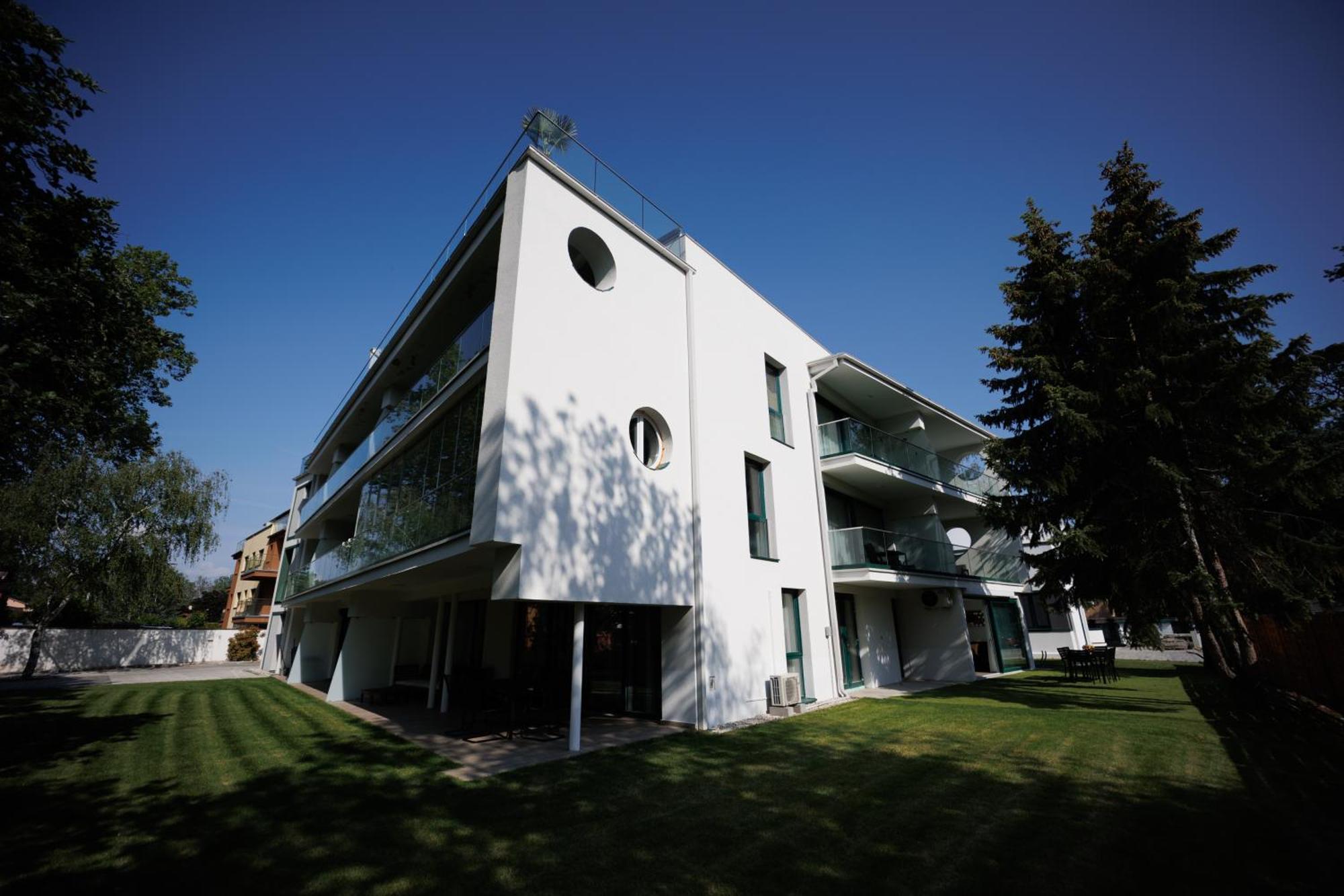 Villa Bauhaus Wellness Apartman 202 Шиофок Экстерьер фото